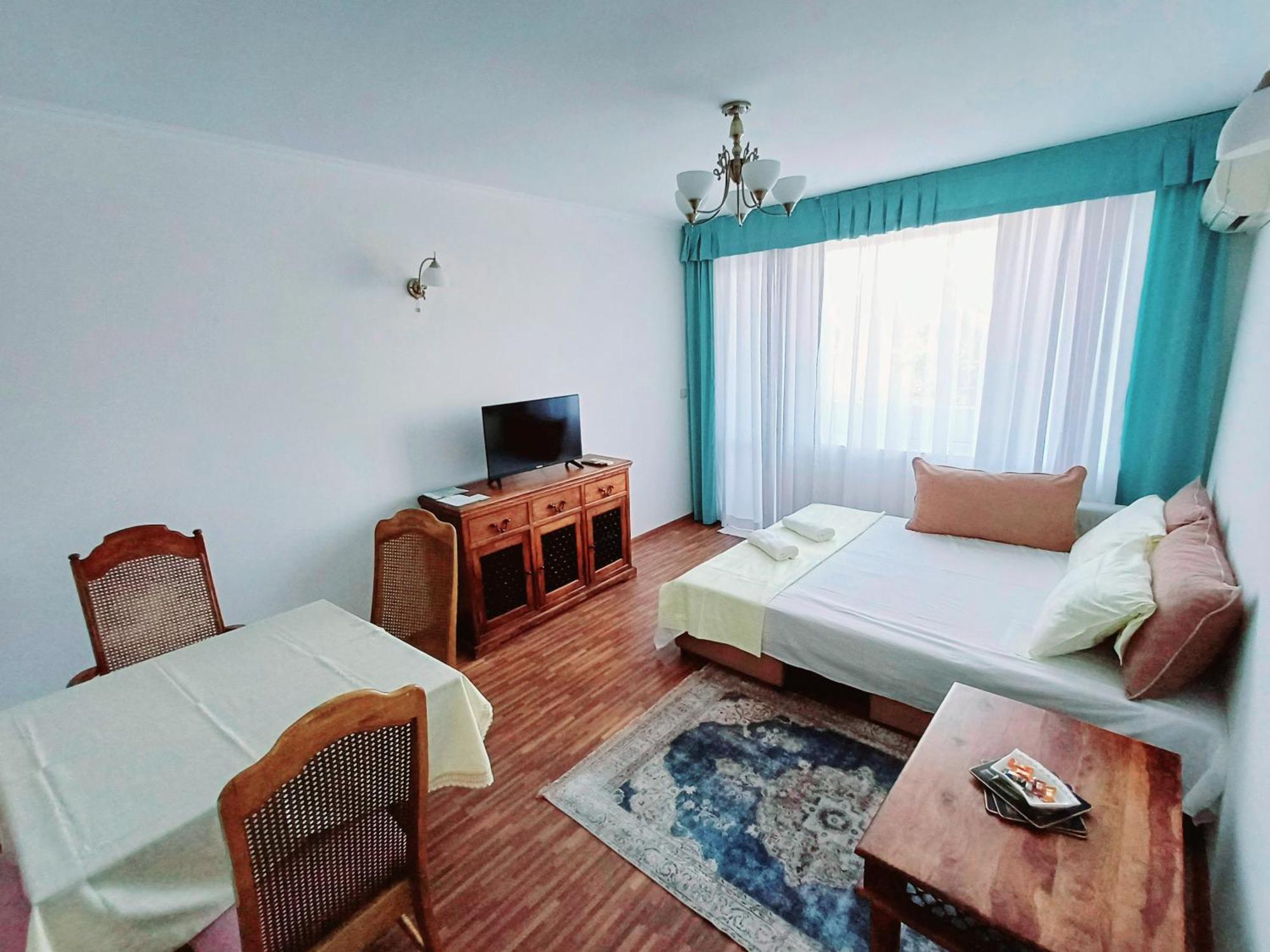 Wild Cherry Apartments Saints Constantine and Helena Bagian luar foto